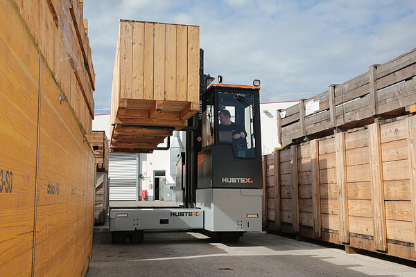 HUBTEX Electric Outdoor Forklift