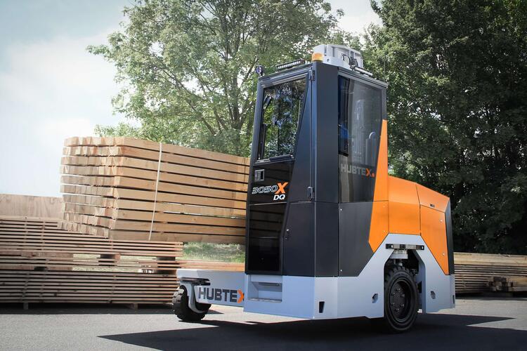 A DQ-X 3050 da HUBTEX mostra o seu melhor lado no transporte em áreas externas