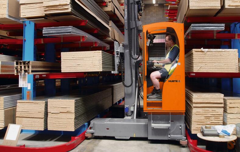 Guide rails for safe travel in the narrow aisle