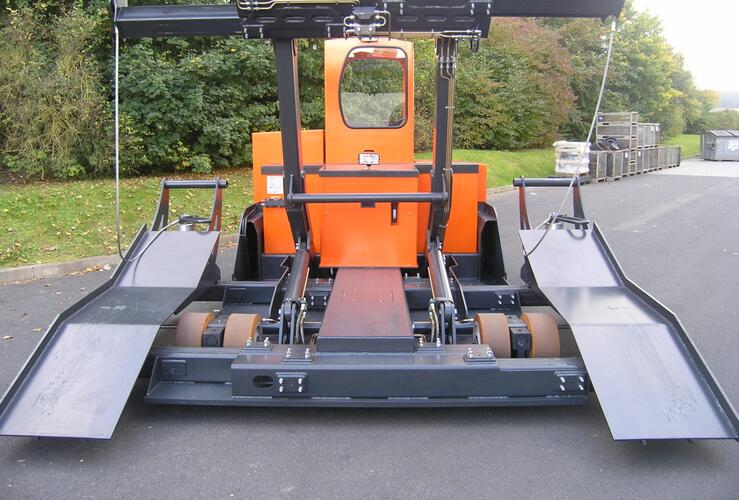 Pick-up traverse on a drum transporter