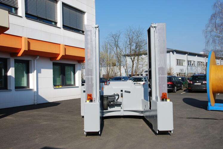 The pick-up traverse of the drum transporter
