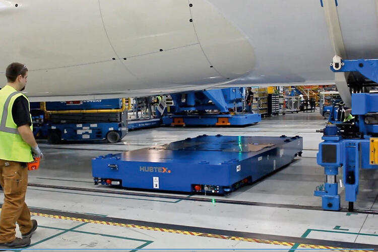 A HUBTEX platform in the aircraft industry.