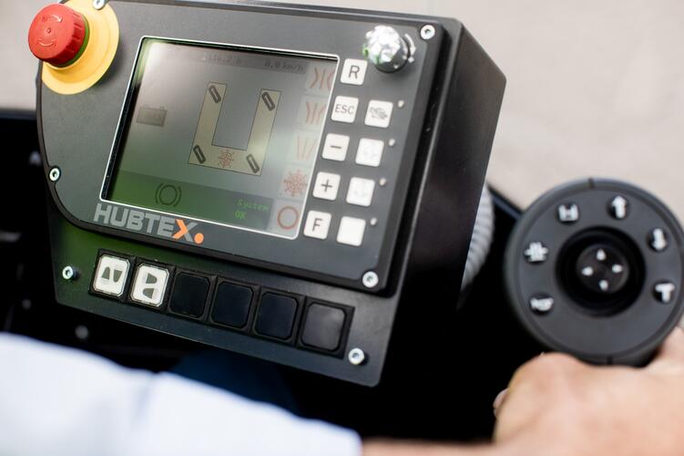 The HIT 3 information terminal on the HUBTEX MaxX multidirectional sideloader