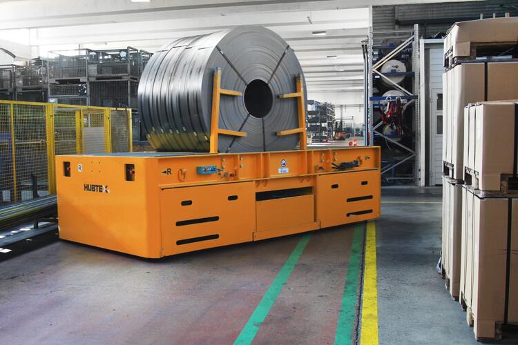 Platformwagen van HUBTEX bij spoeltransport