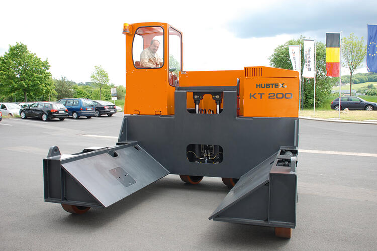 Drum transporter with a load capacity of 20 tons.