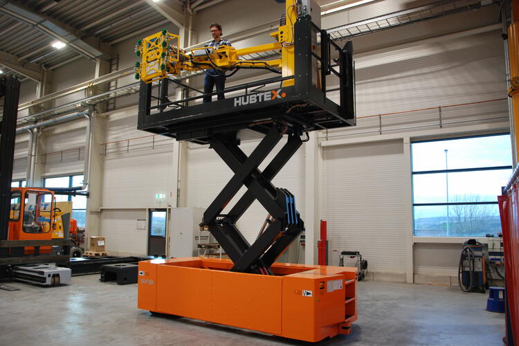 HUBTEX omnidirectional working platform with scissor lift