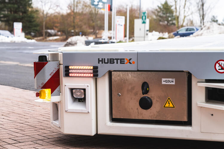 HUBTEX Schwerlast Plattformtransporter mit LiDAR Lasernavigation