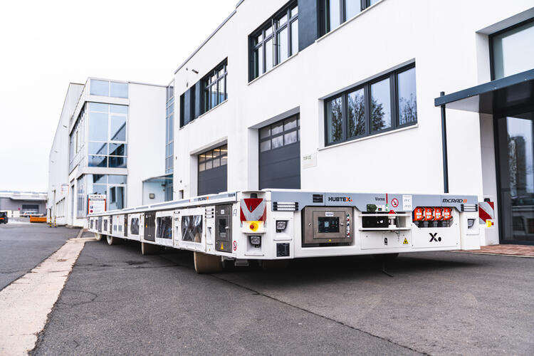 HUBTEX Schwerlast Plattform SFX im Außenbereich mit Nivellierfunktion