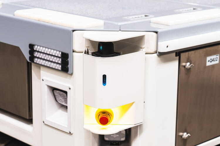 LiDAR-Sensor der HUBTEX SFX Schwerlastplattform für präzise Aerospace-Positionierung bei Airbus