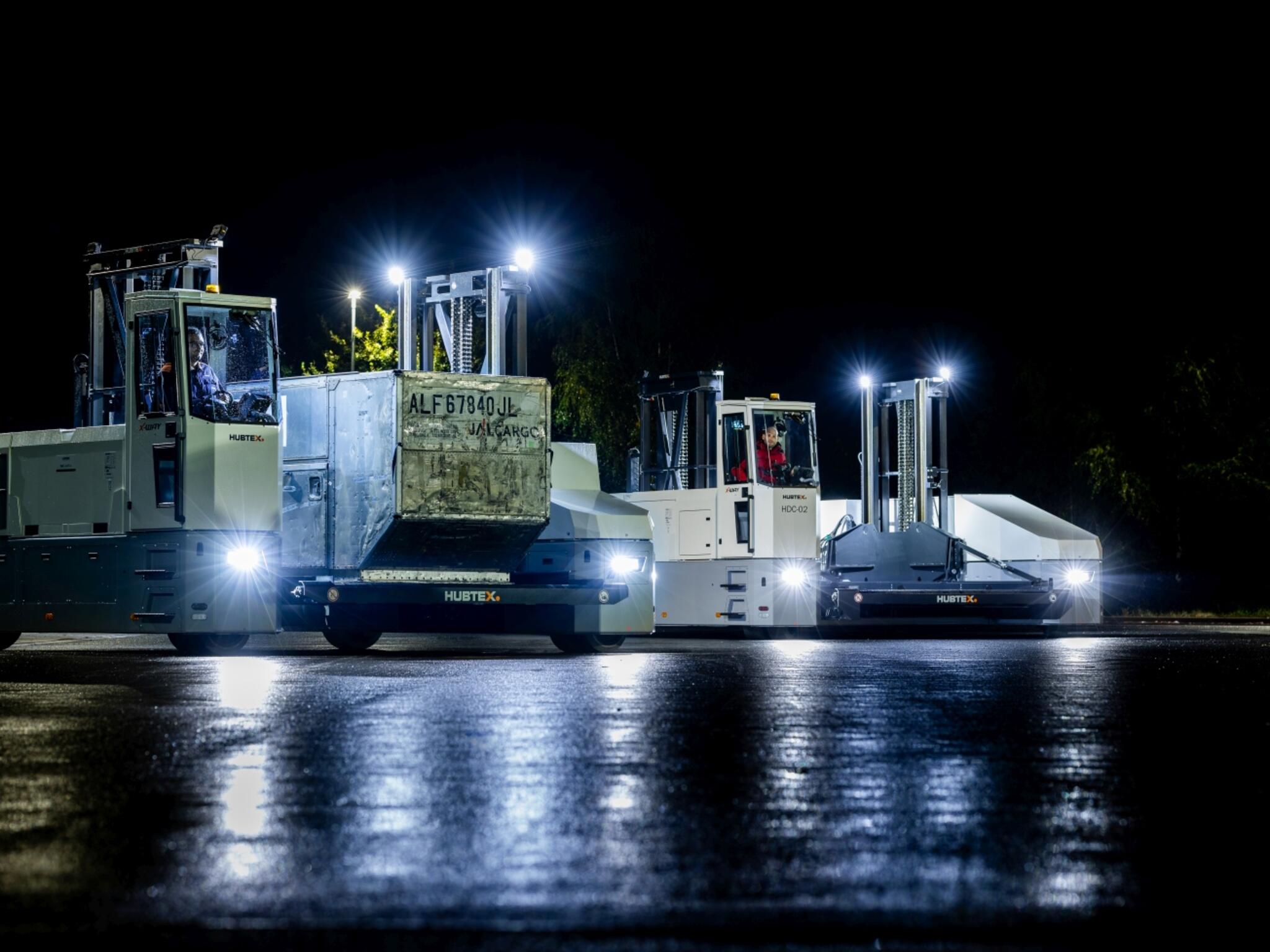 El X-Way Mover de HUBTEX | DIMOS puede maniobrarse sin problema también en la oscuridad