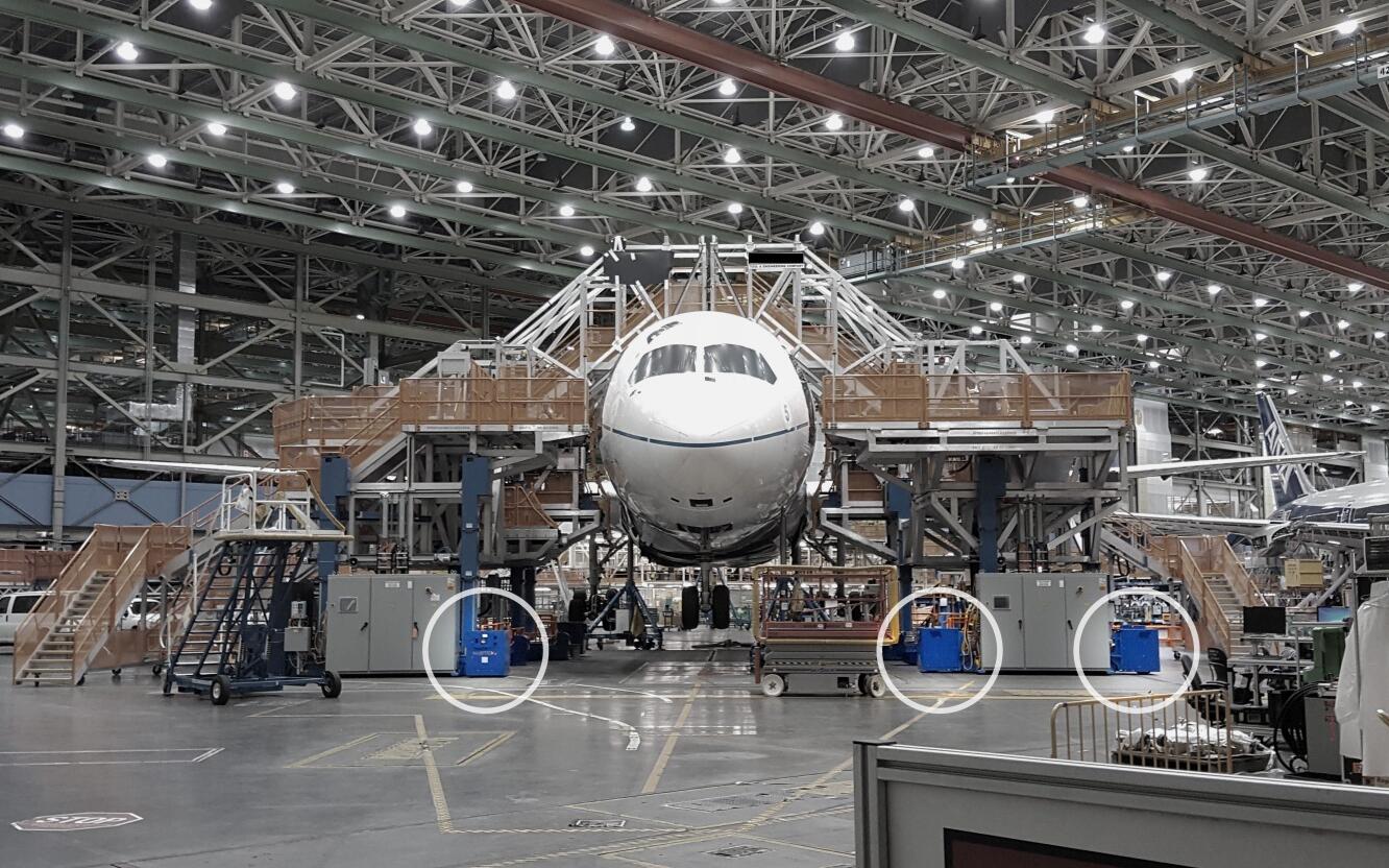 WU and WDU move two workstands.