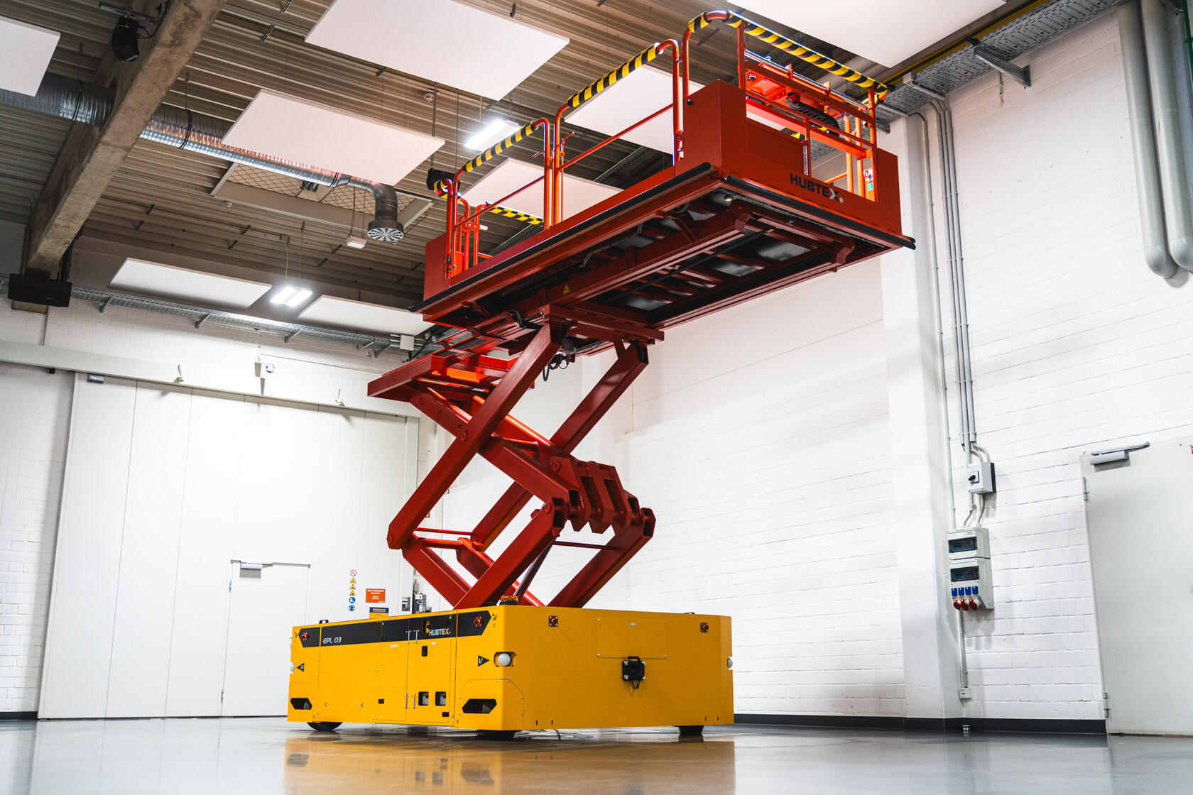 EPL-Plattformen bieten umfassenden Kollisionsschutz durch Sensoren, Kameras und automatische Sicherheitssysteme.